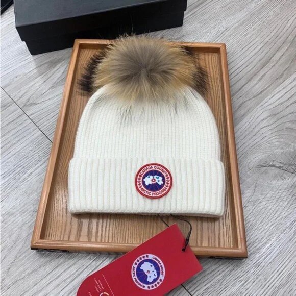 Canada Goose White Knit Beanie with Brown Fur Pom Pom - Picture 4 of 5